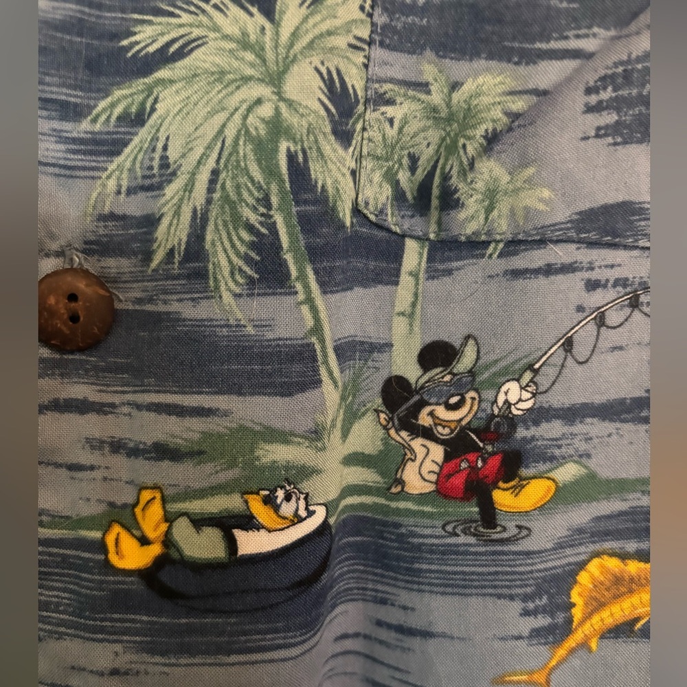 Disney “Mickey and FriendS” Blue Hawaiian Print Men's Shirt - size Large - Picture 5 of 7